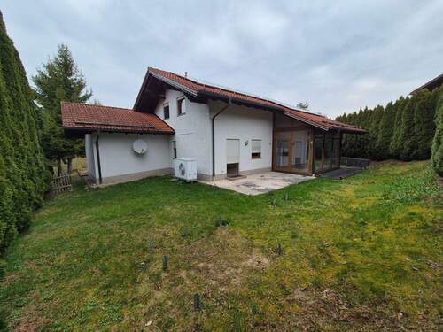 Hausansicht Garten .jpg - 6 Zimmer Einfamilienhaus zum Kaufen in Thurmansbang