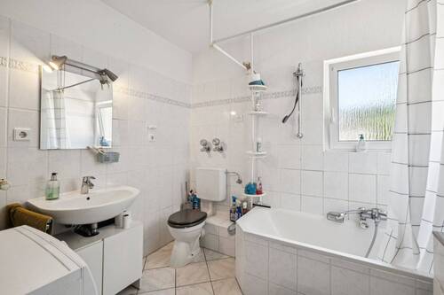 Wiesbaden Rambach Mehrfamilienhaus (2) - 