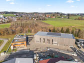 Bild 1 - Modernes Bürogebäude mit vermieteter Gewerbehalle