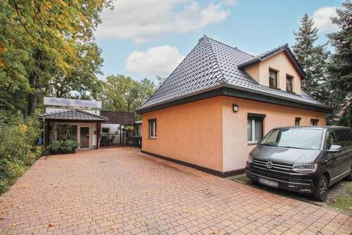 Objektansicht straßenseitig - 