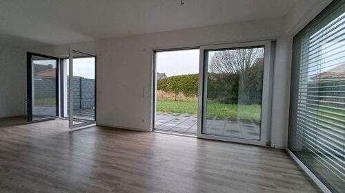 Wohnzimmer - 5 Zimmer Doppelhaushälfte zum Kaufen in Burg