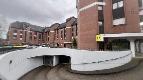 Tiefgaragenabfahrt - 