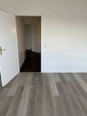 Schlafzimmeru.Flur - 3 Zimmer Etagenwohnung zum Kaufen in Stade