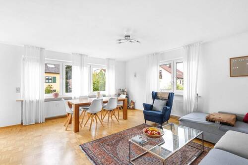 1 - Seltene Gelegenheit! Modernisierte 4-Zimmer-Wohnung mit Süd-Balkon in ruhiger und zentraler Lage