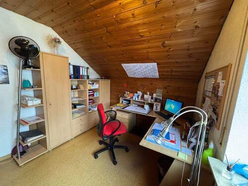 Zimmer zB. Büro im OG - 