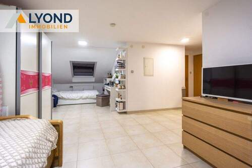 Wohn-Schlafbereich 4(WE Re) - Charmante Dachgeschosswohnung mit Möglichkeit zur Erweiterung in Moers!