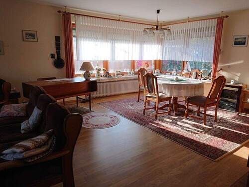 Wohn- und Esszimmer, Bild 1 - 