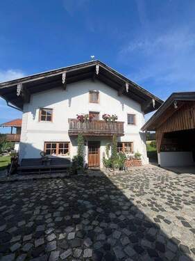 Altbau Ostansicht komplett.jpg - 