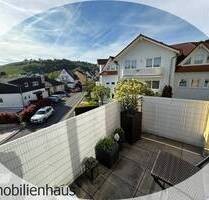Charmante 2-Zimmer-Dachgeschosswohnung mit Balkon, TG-Stellplatz und Tageslichtbad! - Eltville am Rhein Martinsthal