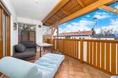 Balkon mit Blick in die Berge - Etagenwohnung mit 152,00 m&sup2; in Bad Heilbrunn / Hohenbirken zum Kaufen