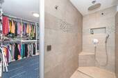Blick ins Ankleidezimmer - 