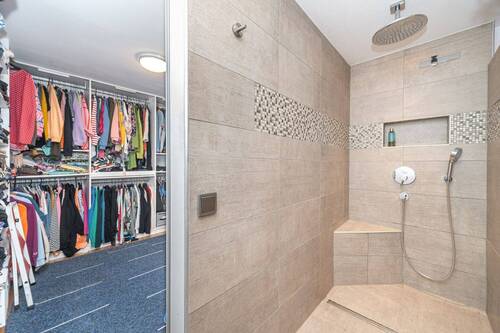 Blick ins Ankleidezimmer - 