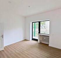 Große und vollständig renovierte 2-Zimmer-Wohnung mit BALKON - Augsburg Oberhausen
