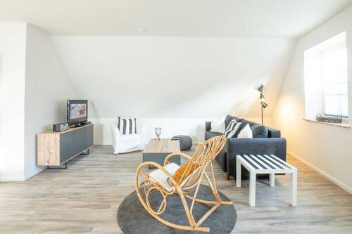 Wohnzimmer - 2 Zimmer Etagenwohnung zur Miete in Husum
