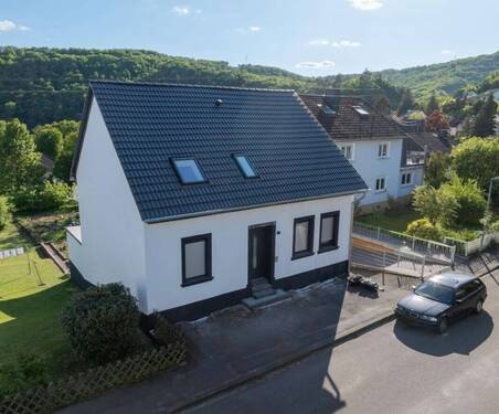 Ansicht links - Modernes Freistehendes Einfamilienhaus mit Sonnenterrasse und tollem Weitblick