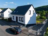 Ansicht rechts - 7 Zimmer Mehrfamilienhaus, Wohnhaus in Simmertal