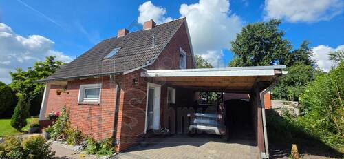 Ostansicht mit Carport - 4 Zimmer Einfamilienhaus zum Kaufen in Weener