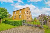 Hausansicht / Straßenseite - Einfamilienhaus mit Nebengelass, Garage und großem Grundstück in Kemberg OT Dorna
