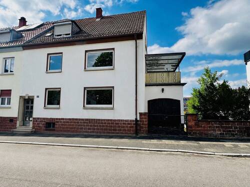 Vorderansicht - KL- Lämmchesberg: Renovierungsbedürftiges MFH mit Anbaumöglichkeit und Eigentumsgrundstück