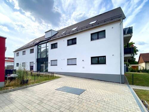 Hauseingang - 2 Zimmer Etagenwohnung zum Kaufen in Nittenau