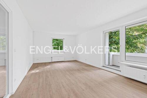 Bild 1 - Erstbezug nach Sanierung - moderne 4-Zimmer-Wohnung mit Loggia in Flughafennähe