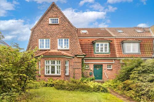 Hausfront - 7 Zimmer Doppelhaushälfte in Hamburg