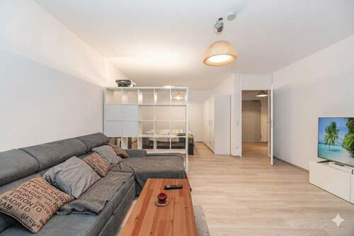 Wohnzimmer - 1 Zimmer Etagenwohnung in München