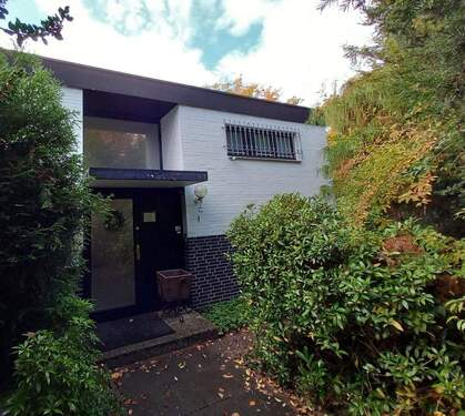 Eingang - Stilvoller Bungalow (6Zimmer) 157 m² Wohnfläche 