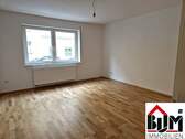 Wohnzimmer - *Frisch modernisiert - 3 Zimmer - Bad mit Fenster - ruhige Seitenstraße*