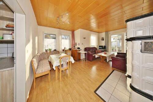 Offener Wohn- und Essbereich mit... - 