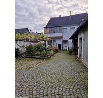 Mehrfamilienhaus mit Ladenlokal, Garagen und Garten zentral in Koblenz-Neuendorf