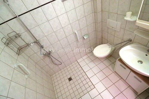 Bad_Beispiel - 3 Zimmer Etagenwohnung zum Kaufen in Neutraubling