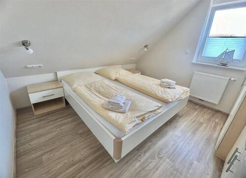 Schlafzimmer OG - Mehrfamilienhaus, Wohnhaus in Norden zum Kaufen