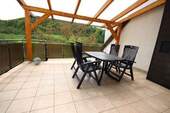 Balkon mit Fernsicht - KEINE RENOVIERUNG NOTWENDIG, Gepflegtes Einfamilienhaus, umfangreich modernisiert, 2 Garagen und angelegter Garten