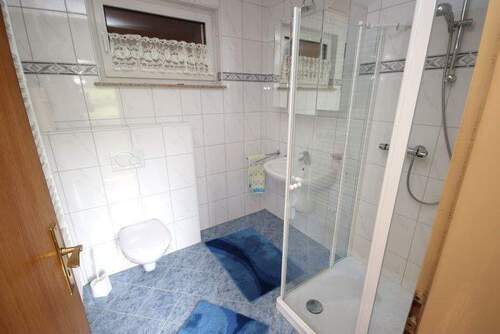  Bad 1. Stock - 7 Zimmer Einfamilienhaus in Ringgau