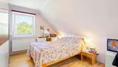 1. OG Schlafzimmer 1 - 
