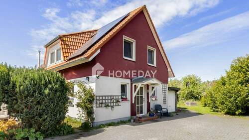 Außenansicht 1 - Ein Zuhause für alle Jahreszeiten - Ostseenah mit Wintergarten, Pavillon und möbliertem Ferienhaus