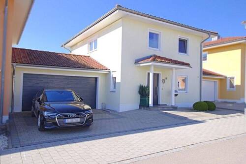 * - 4 Zimmer Einfamilienhaus in Maxhütte-Haidhof