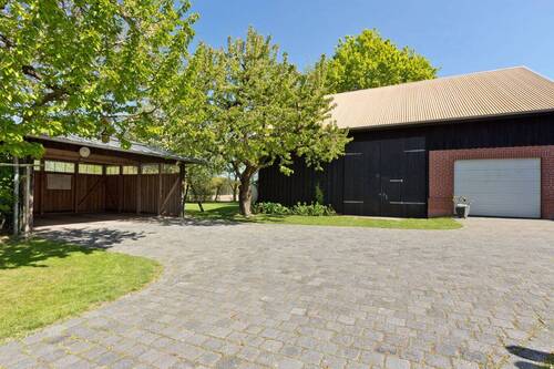Doppelcarport & Scheune - 1 Zimmer Einfamilienhaus in Bollewick