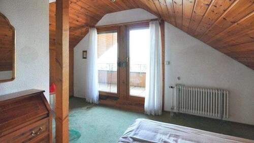 Schlafzimmer Dachgeschoss mit Balkonzugang - 