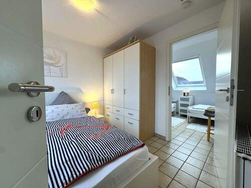 Schlafzimmer - Etagenwohnung mit 40,00 m&sup2; in Norden zum Kaufen