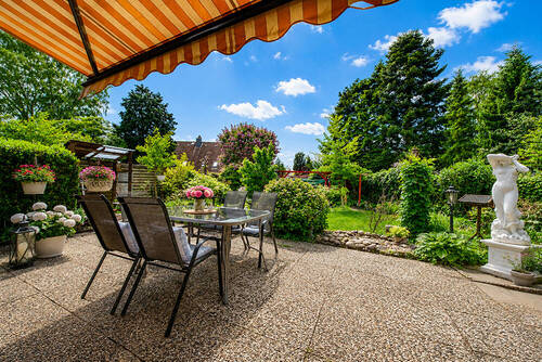 Terrasse_3_Sommer - 4 Zimmer Bungalow zum Kaufen in Uetersen