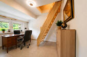 200-8218_Dachzimmer_Büro_moebliert_gestaged - 