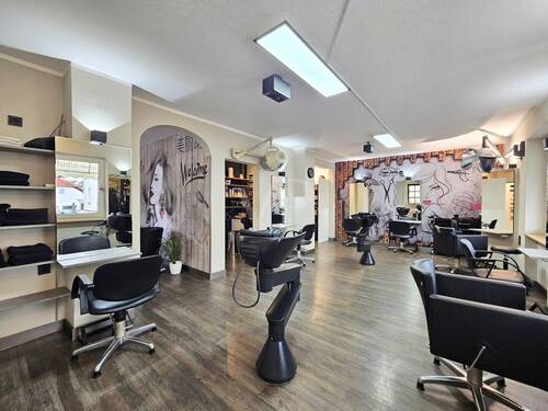 Friseursalon im Erdgeschoss - Mehrfamilienhaus, Wohnhaus mit 164,00 m² in Neu-Anspach zum Kaufen