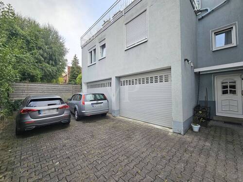 Viel Platz im Hof und Garage - 