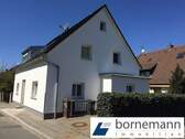Hausansicht - N-Nord! Zeitgemäß renovierte 3-Zi.-DG-Whg. mit EBK, Studio (20 m²) + Garten!
