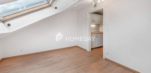 Wohnzimmer 2 - 1 Zimmer Etagenwohnung in Düsseldorf