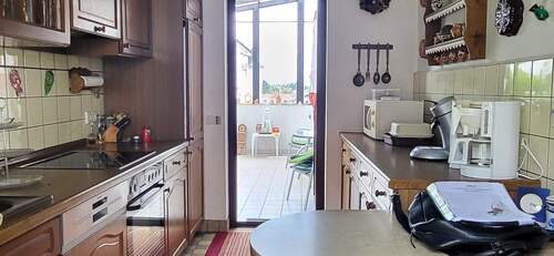 KÜCHE MIT AUSGANG ZUR TERRASSE UND IN DEN GARTEN - 