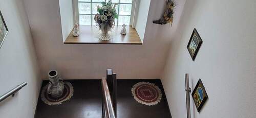 SCHÖNER HELLER TREPPENAUFGANG - 