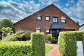Imposantes Klinkerhaus mit schönem Garten - 8 Zimmer Mehrfamilienhaus, Wohnhaus zum Kaufen in Wilhelmshaven